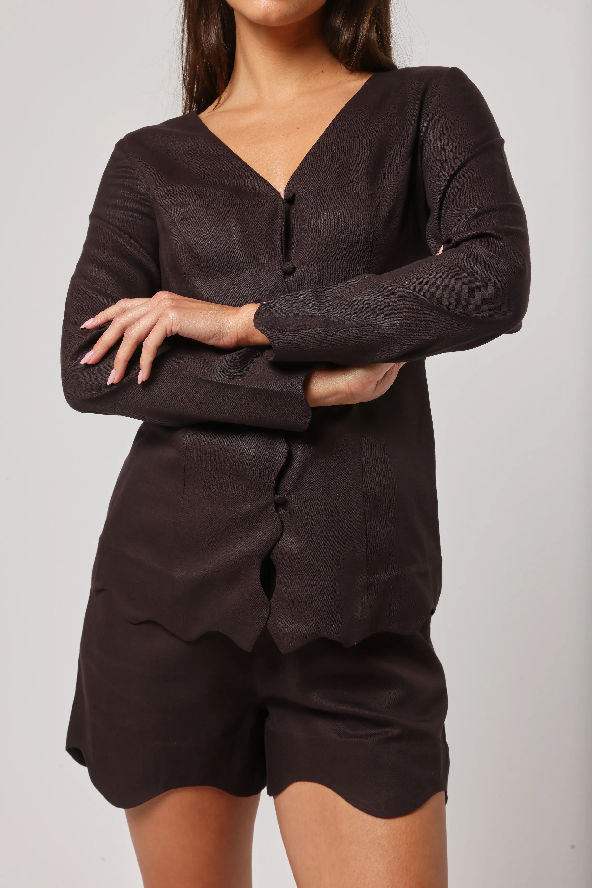 Arz Shorts  Strength and Sophistication in Linen