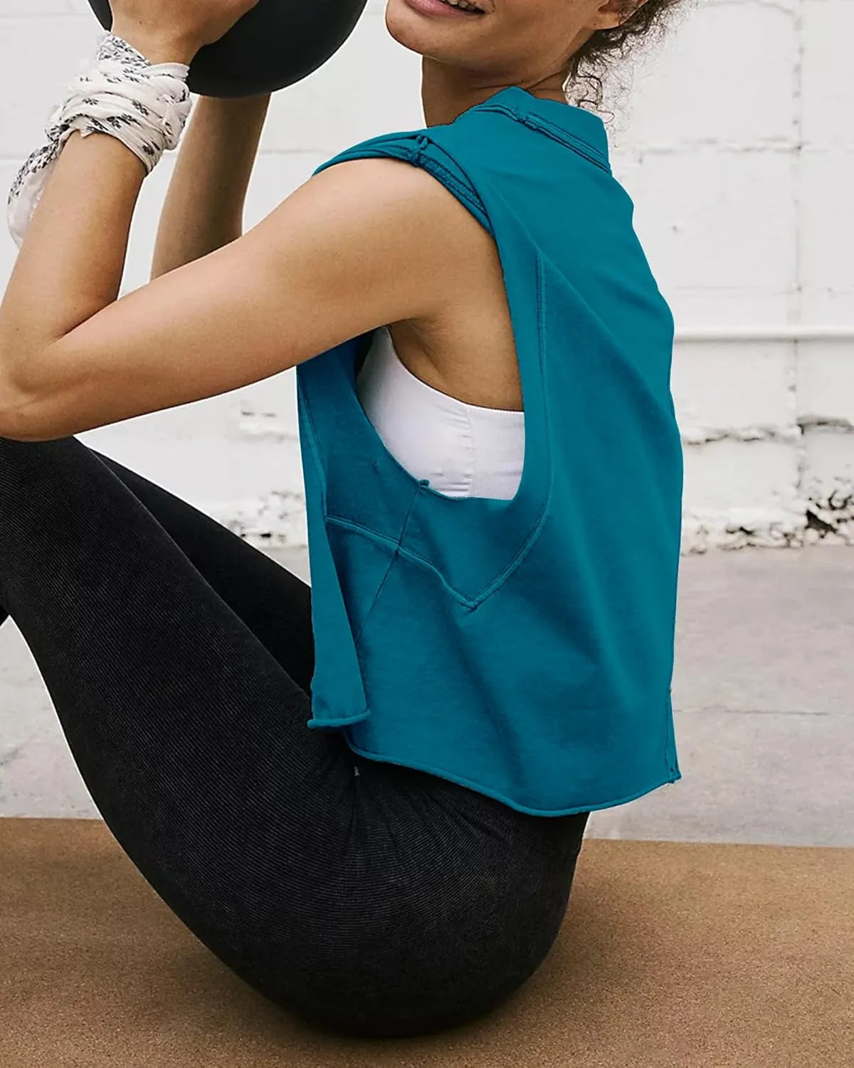 HUGOOME Women Workout Tank Tops Oversized Crop Sleeveless Tee Loose Fit Boxy Basic Yoga Active Summer T Shirts Gym 2025