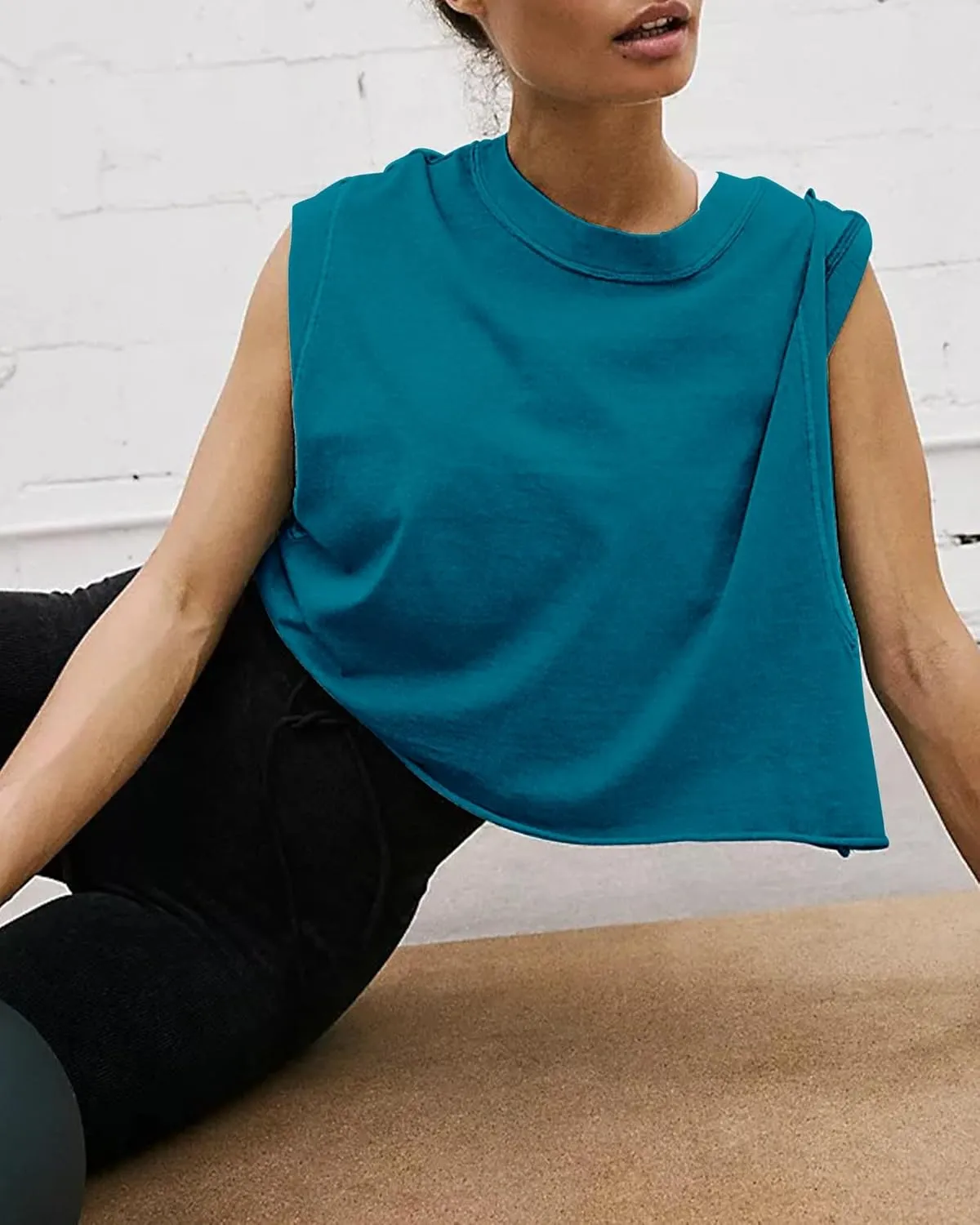HUGOOME Women Workout Tank Tops Oversized Crop Sleeveless Tee Loose Fit Boxy Basic Yoga Active Summer T Shirts Gym 2025