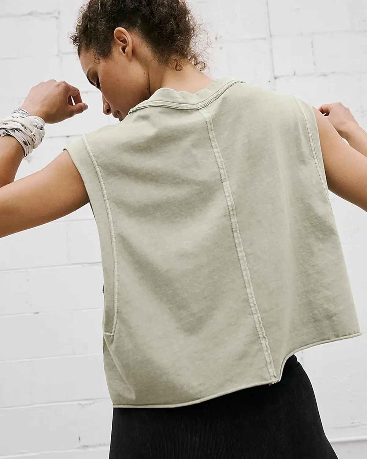 HUGOOME Women Workout Tank Tops Oversized Crop Sleeveless Tee Loose Fit Boxy Basic Yoga Active Summer T Shirts Gym 2025