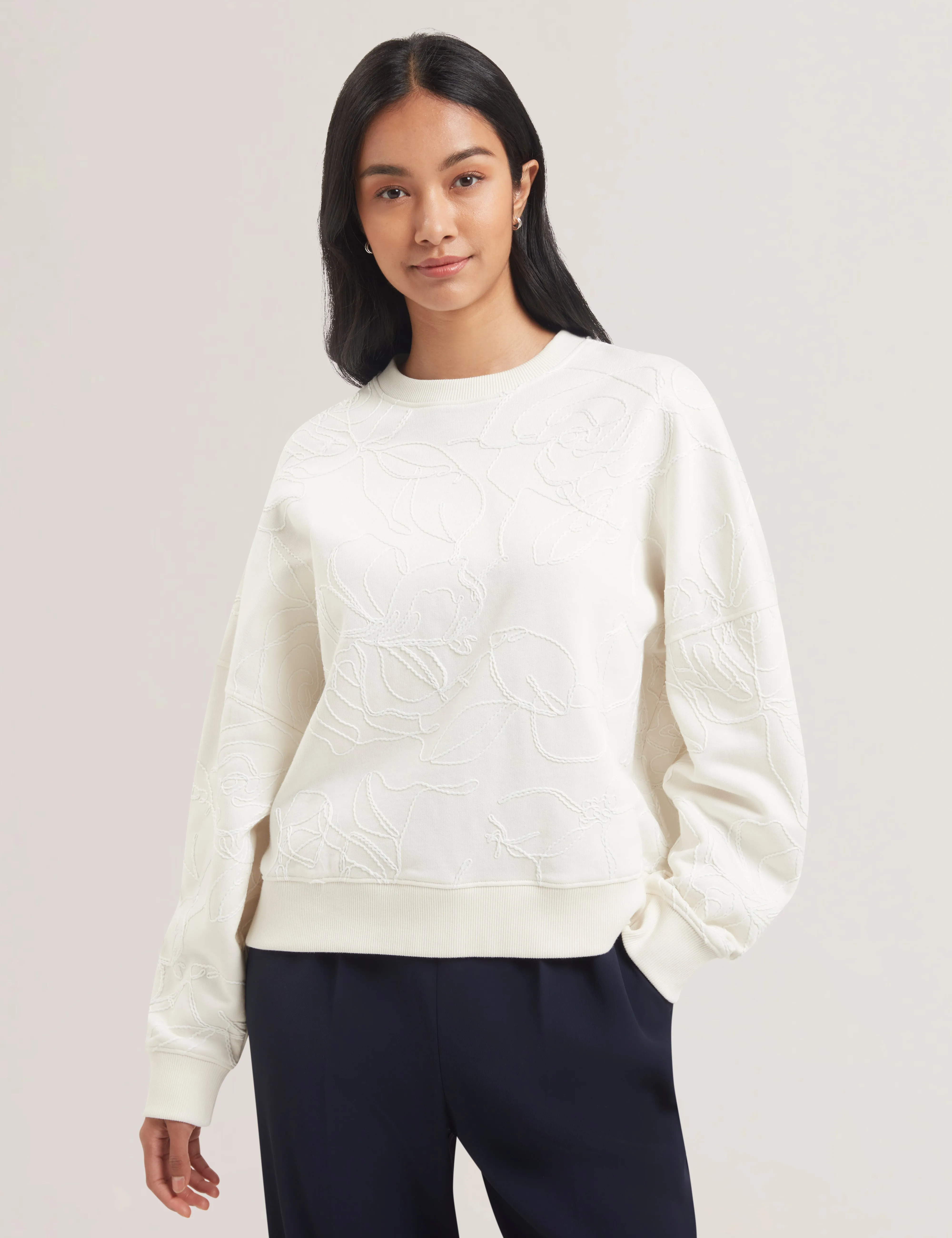 Jjosiee Floral Embroidered Long Sleeve Sweatshirt Ivory