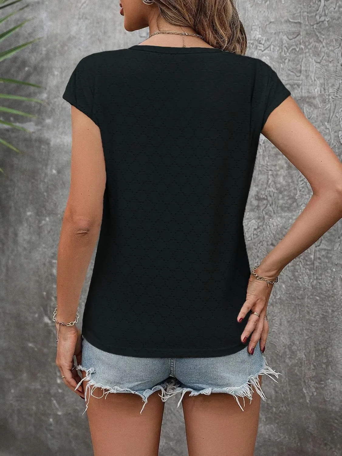 Zeagoo 2025 Women's Tank Top V Neck Eyelet T Shirts Cap Sleeve Tops Loose Fit Blouses Dressy Casual Summer Basic Shirts